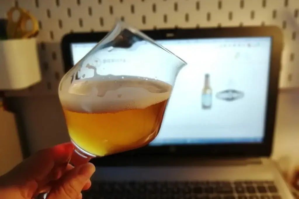 Het proeven van bier tijdens de Bierista bieropleiding