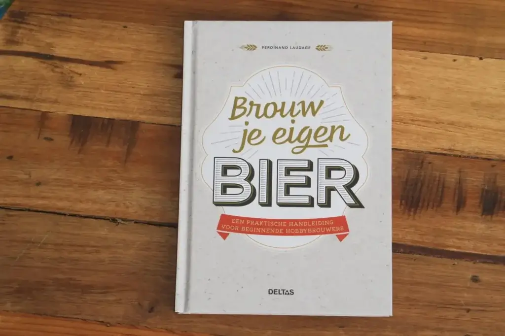 Het boek Brouw je eigen bier geschreven door Ferdinand Laudage