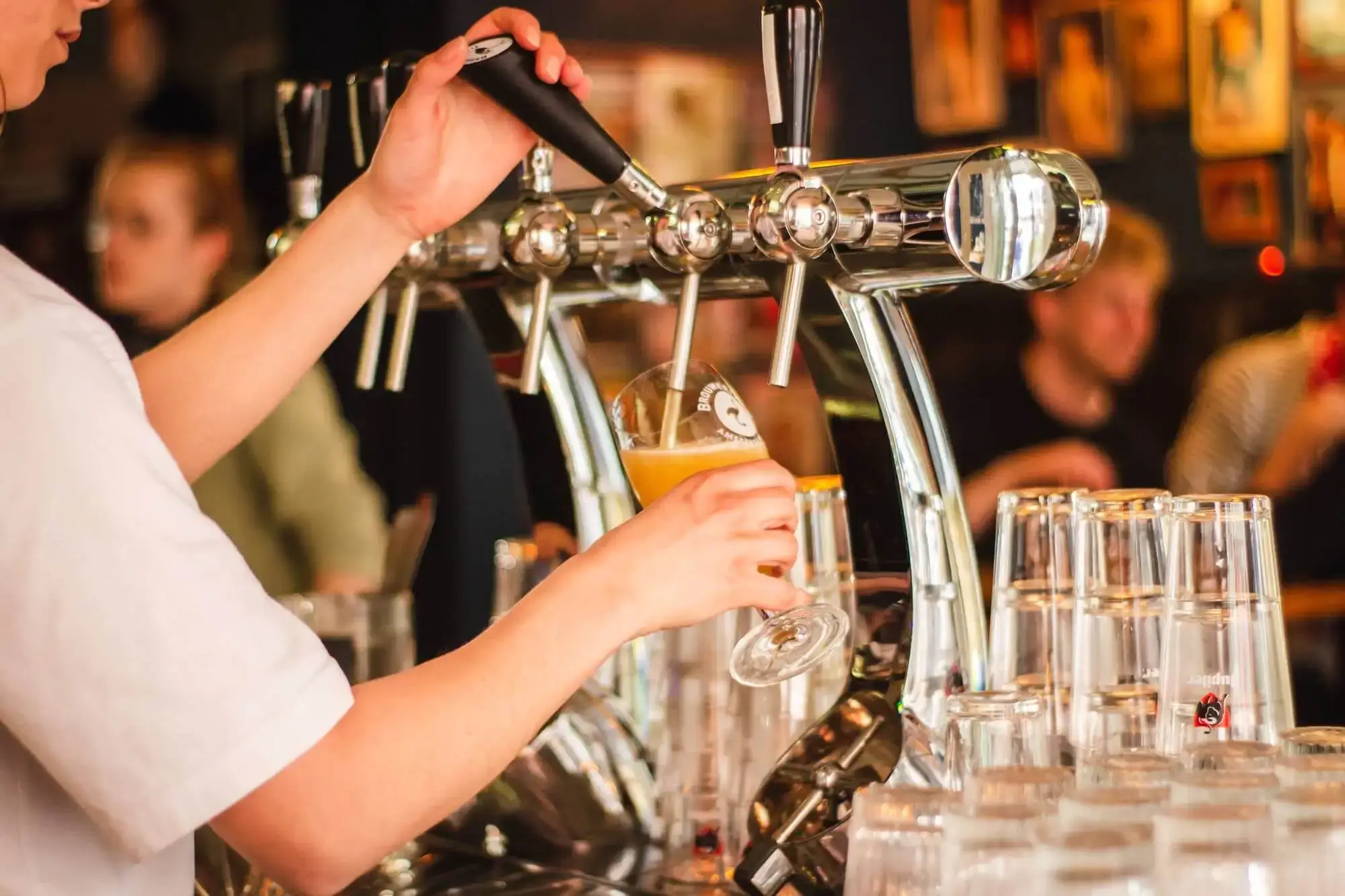 Ga voor een perfect getapt biertje in een schoon glas