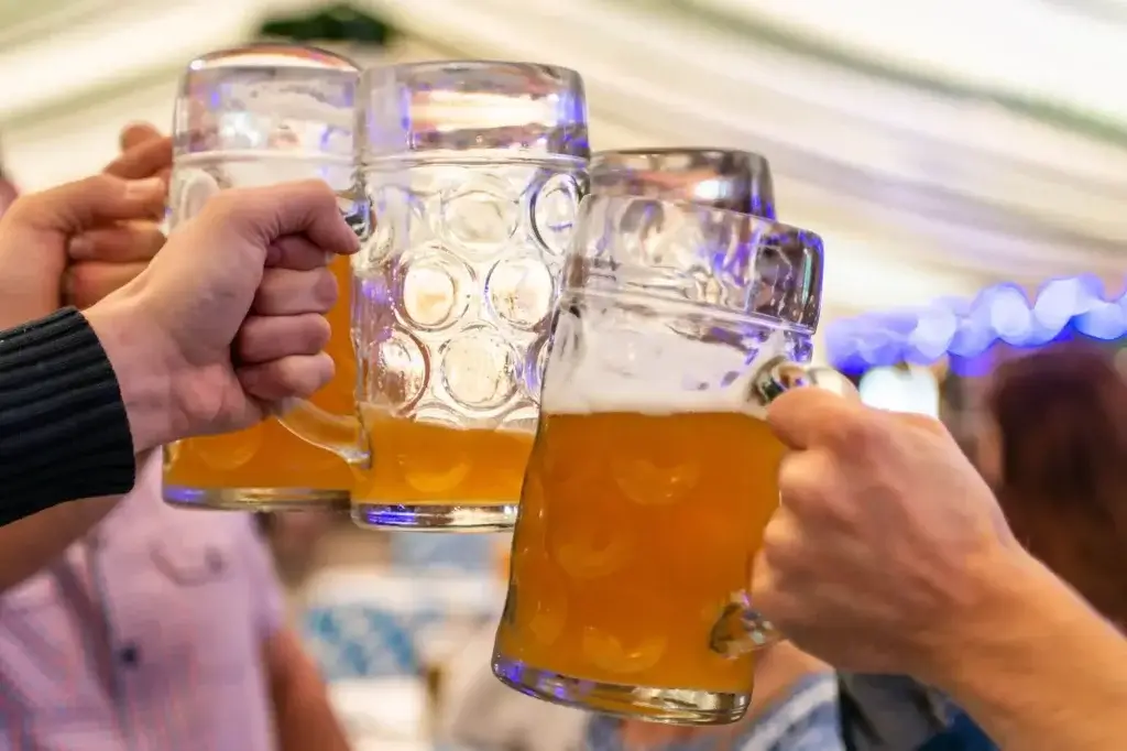 Proosten op de Duitse biercultuur!