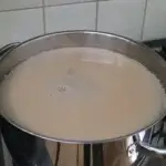 Een pan op het gasfornuis is een goed voorbeeld van een eenvoudige brouwinstallatie